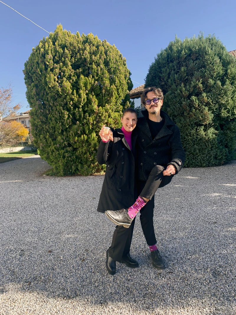 Sandro e Sabrina con calze rosa