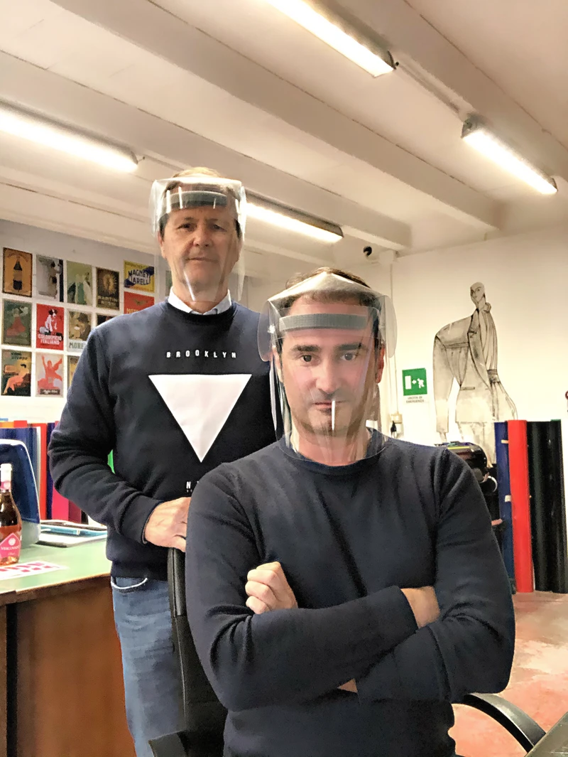 Simone e Francesco con maschera