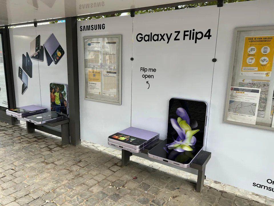 guerrilla marketing Galaxy Z Flip4 guerrilla marketing Galaxy Z Flip4